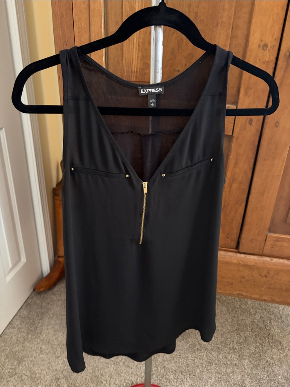 Express Black Sleeveless V-Neck Zip Blouse